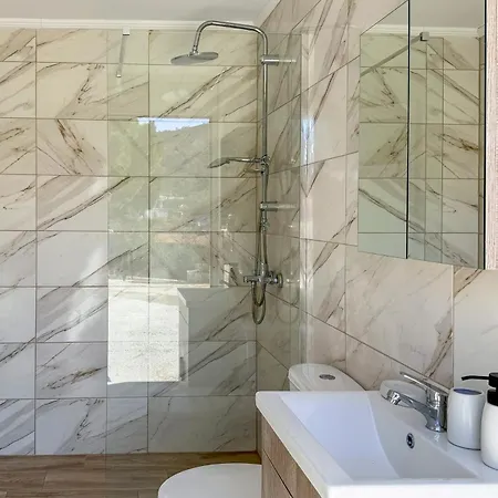 Semesterbostad Adam *