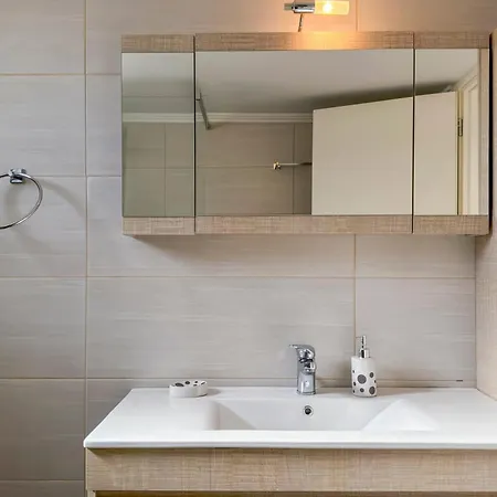 Adam بيت للعطل *