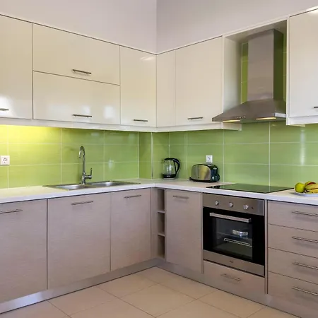 Adam بيت للعطل *